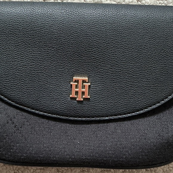 Tommy Hilfiger Black Shoulder Bag with Gold Accents - Picture 2 of 4
